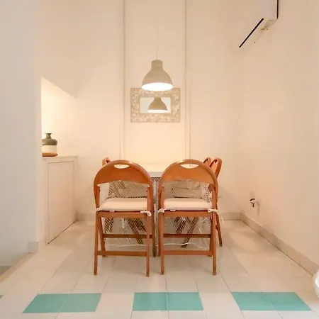 Ada Villa *