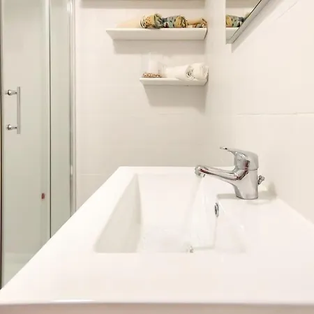 Ada Villa *
