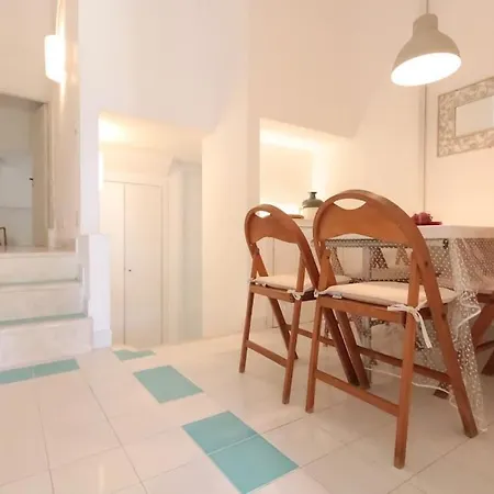 Ada Villa *